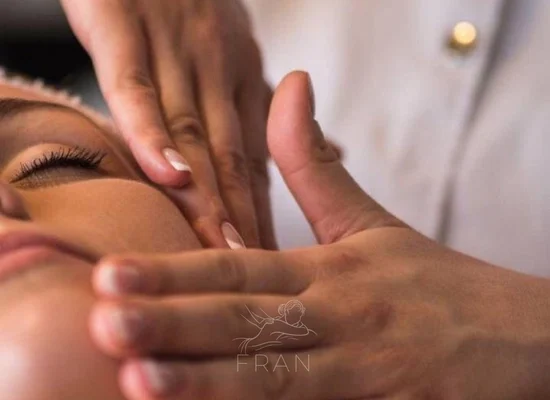 facial-massage-therapy-london-fran-massage-wellness-03.webp